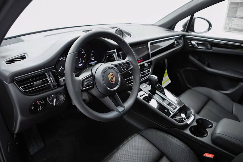 Thumbnail: 2026 Porsche Macan - 2