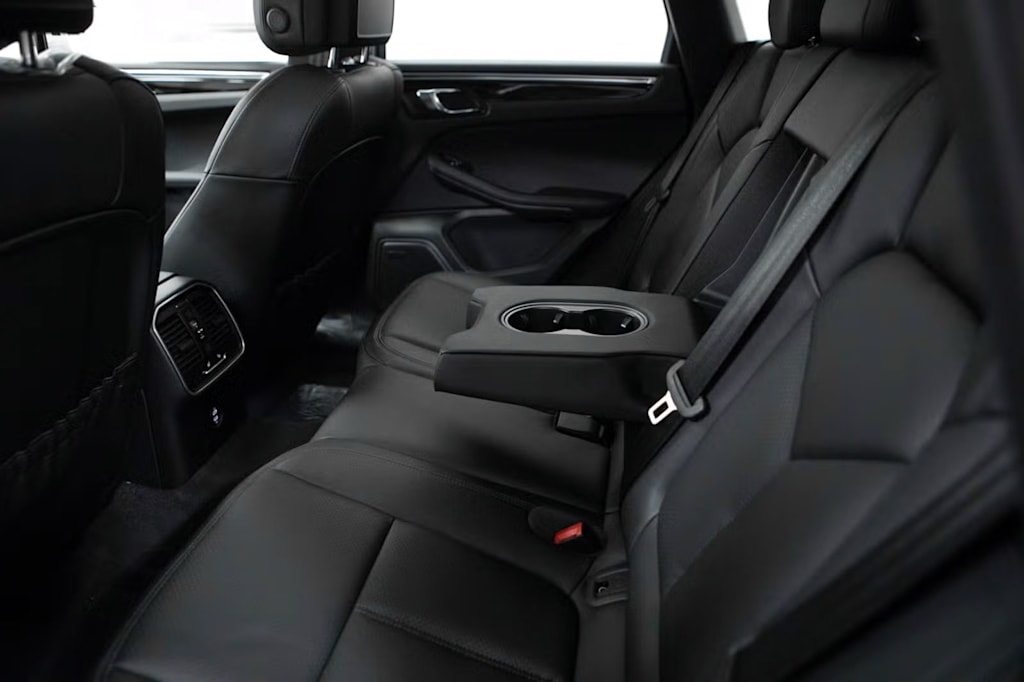 Thumbnail: 2026 Porsche Macan - 10