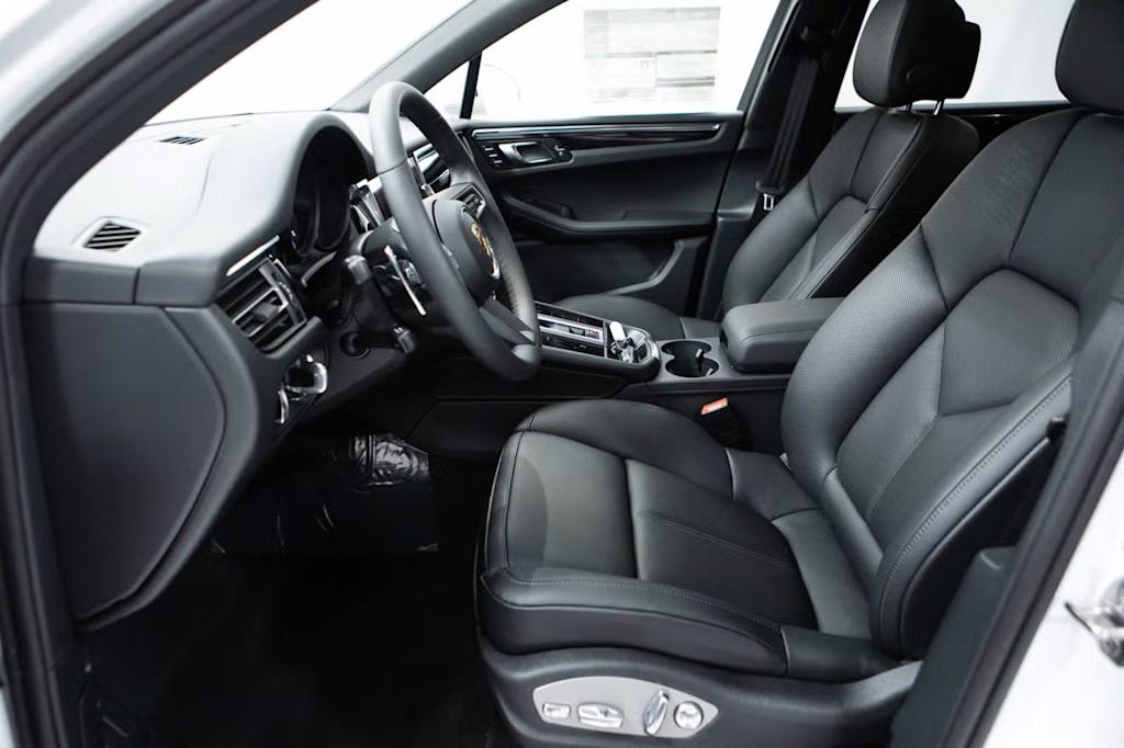 Thumbnail: 2026 Porsche Macan - 9