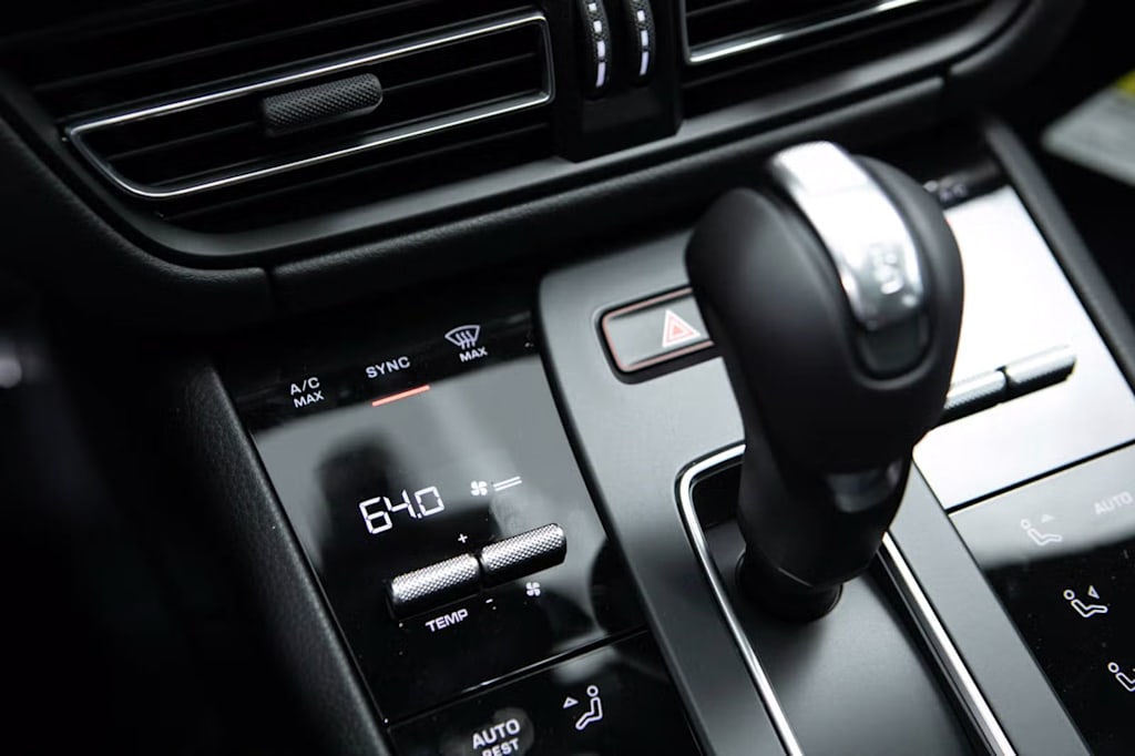 Thumbnail: 2026 Porsche Macan - 13