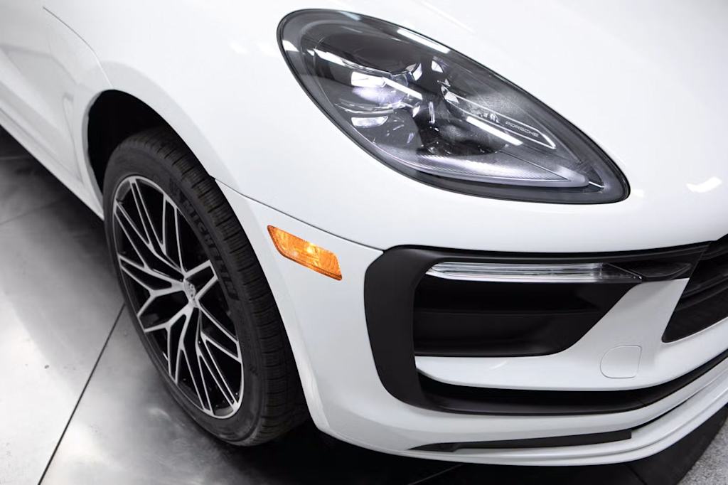 Thumbnail: 2026 Porsche Macan - 5