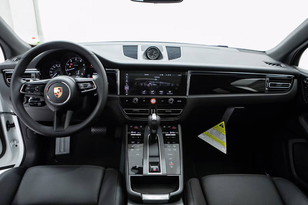 Thumbnail: 2026 Porsche Macan - 7