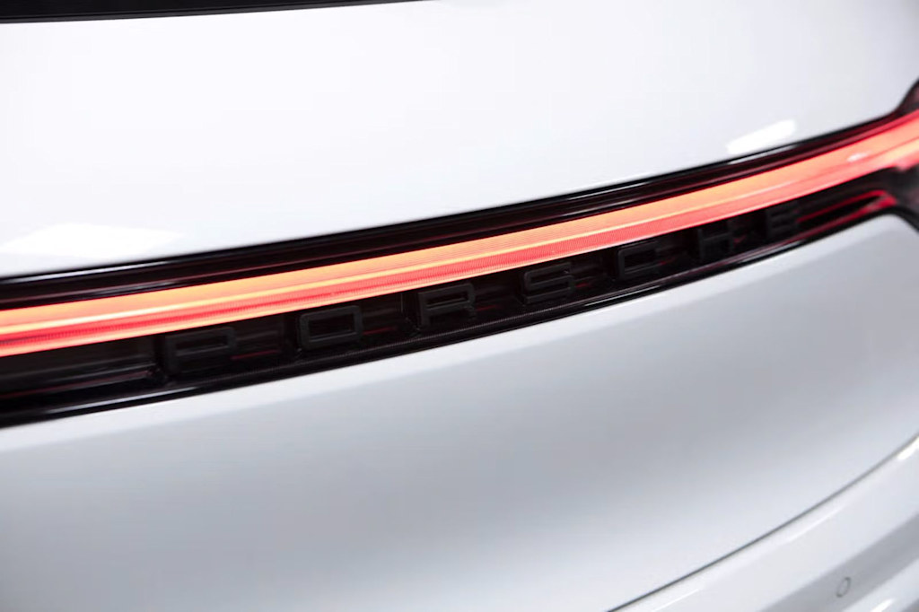 Thumbnail: 2026 Porsche Macan - 21