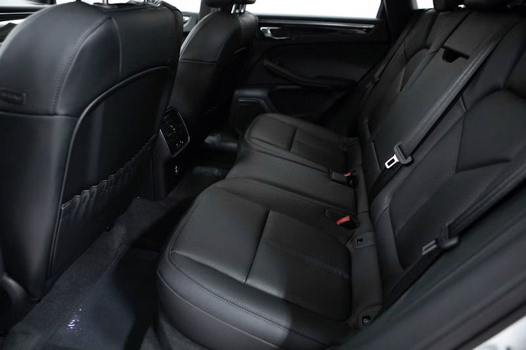 Thumbnail: 2026 Porsche Macan - 36