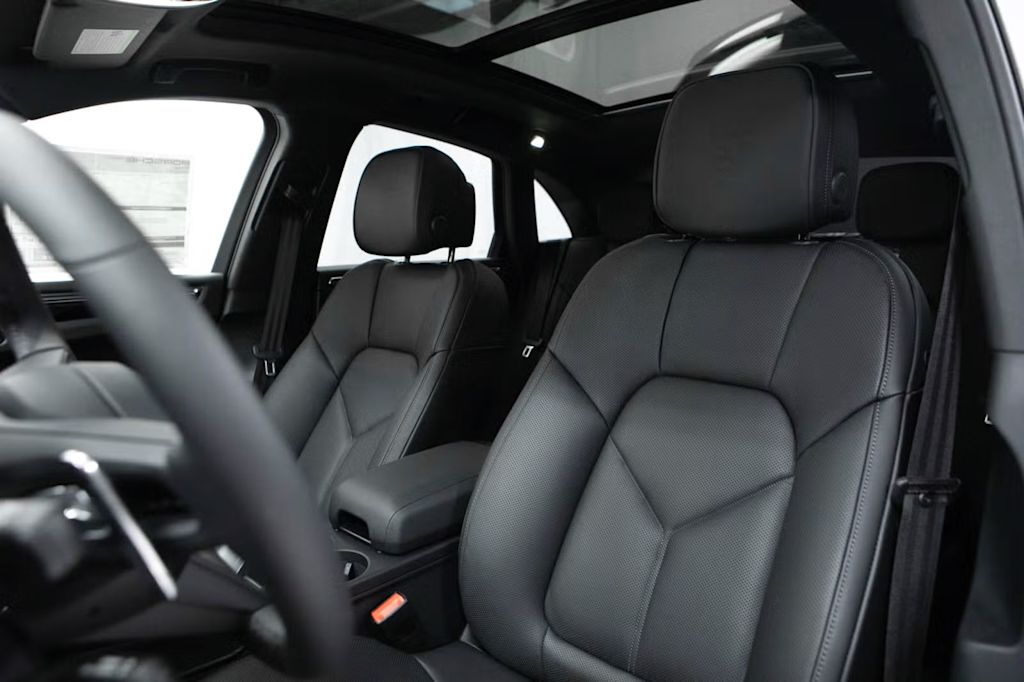 Thumbnail: 2026 Porsche Macan - 8