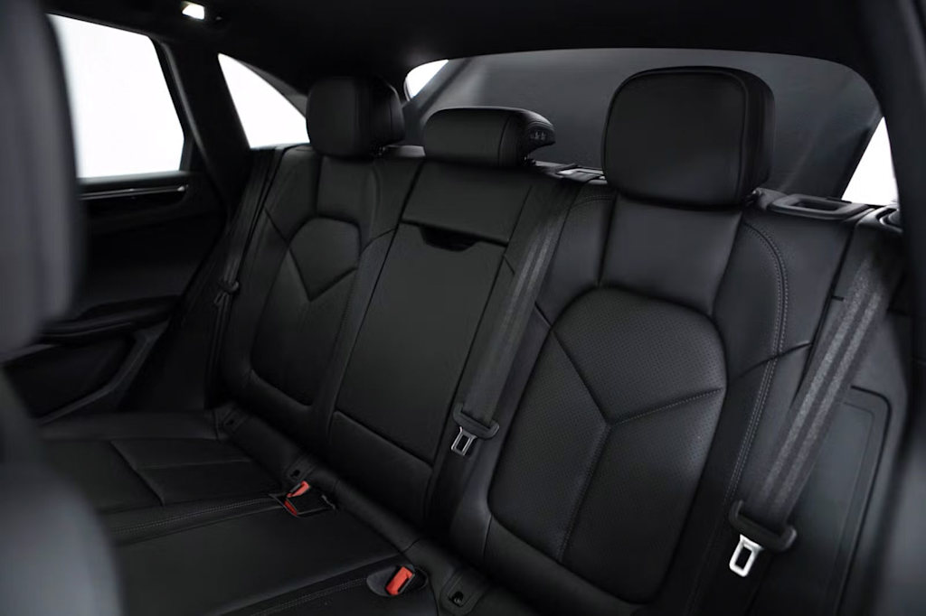 Thumbnail: 2026 Porsche Macan - 38