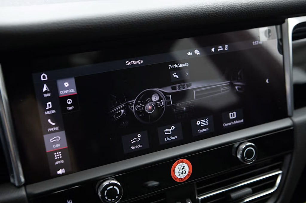 Thumbnail: 2026 Porsche Macan - 12