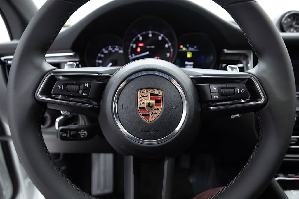 Thumbnail: 2026 Porsche Macan - 11