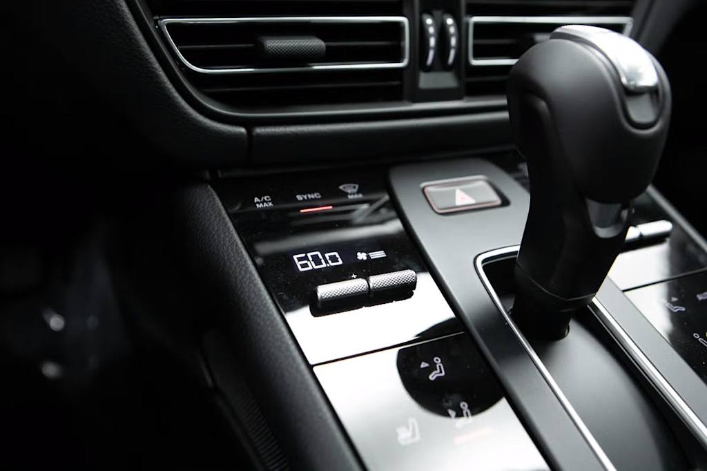Thumbnail: 2026 Porsche Macan - 13