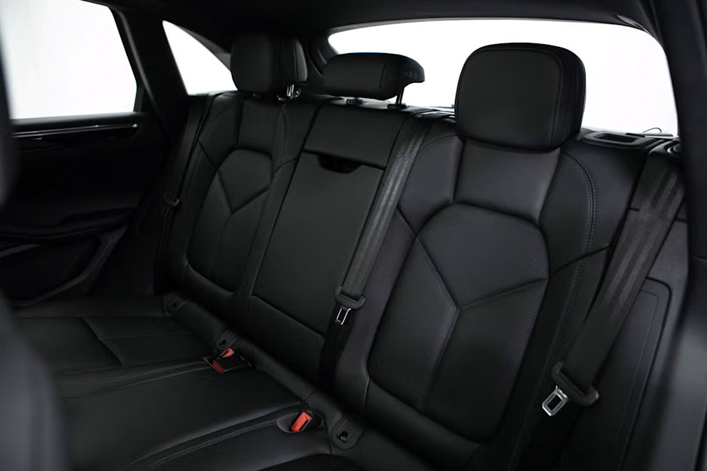Thumbnail: 2026 Porsche Macan - 35