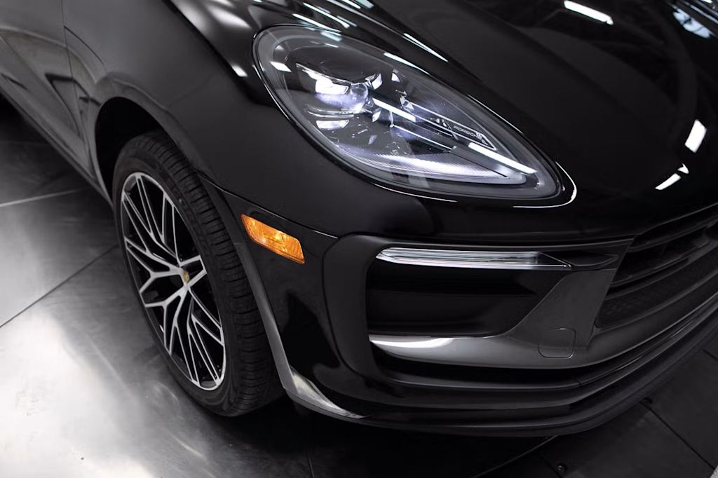 Thumbnail: 2026 Porsche Macan - 6