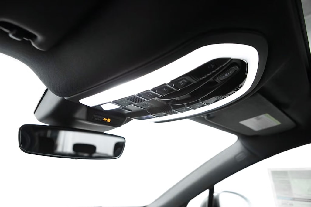 Thumbnail: 2026 Porsche Macan - 33