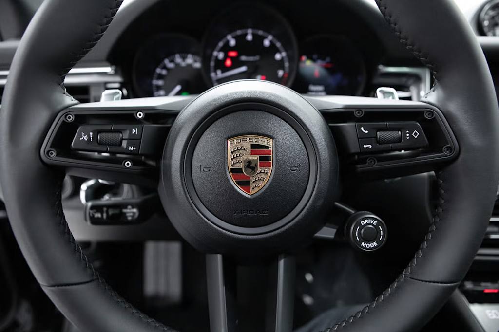 Thumbnail: 2026 Porsche Macan - 18