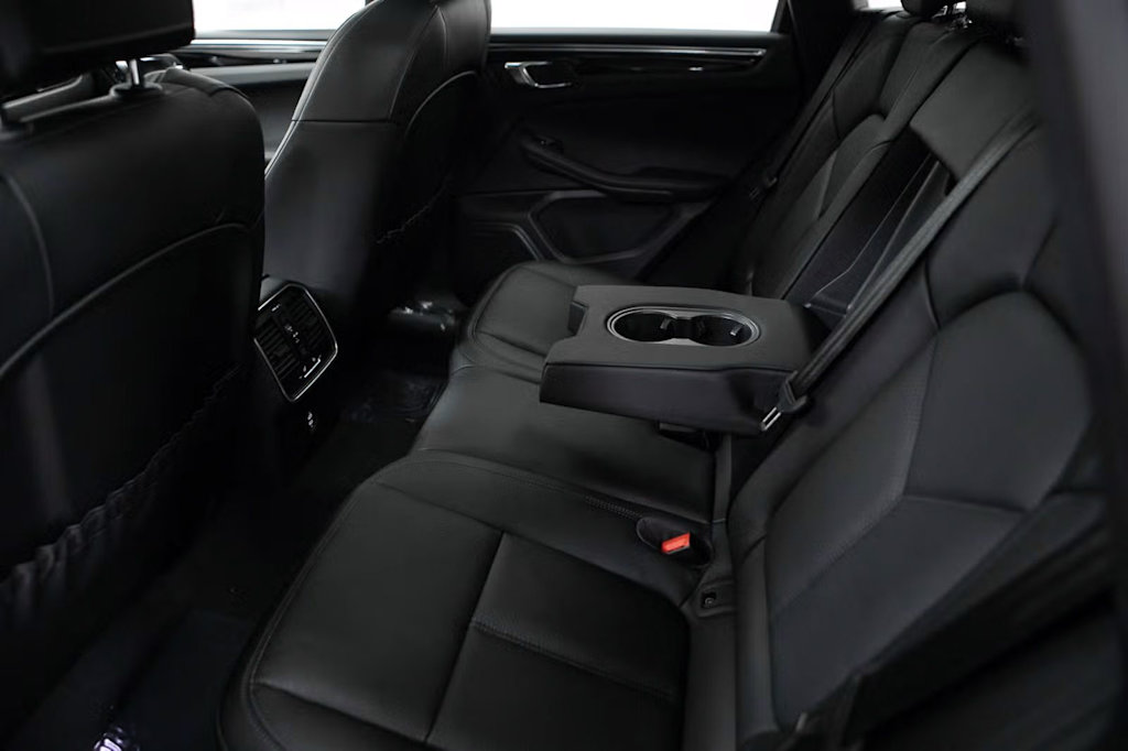 Thumbnail: 2026 Porsche Macan - 37