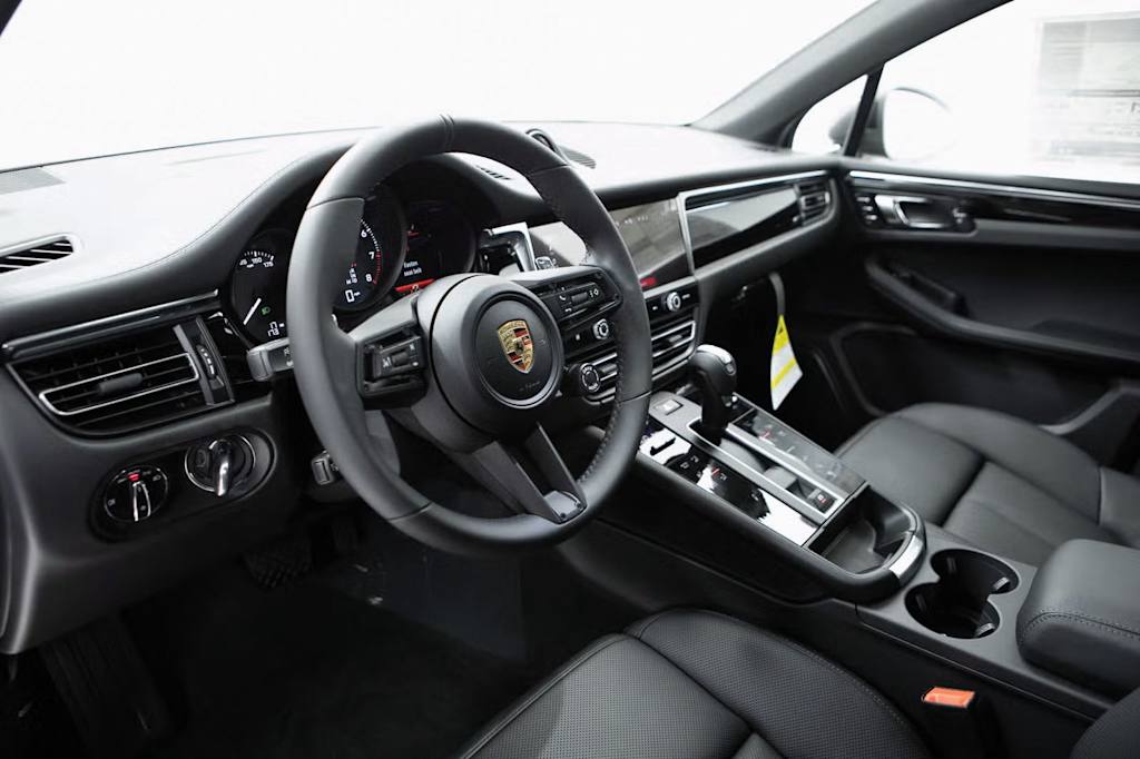 Thumbnail: 2026 Porsche Macan - 2