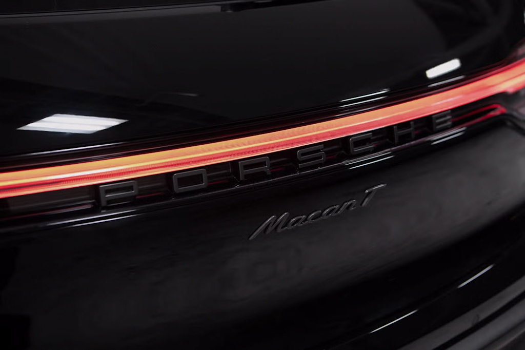 Thumbnail: 2026 Porsche Macan - 21