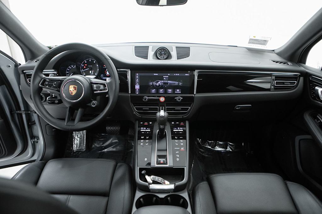 Thumbnail: 2026 Porsche Macan - 6