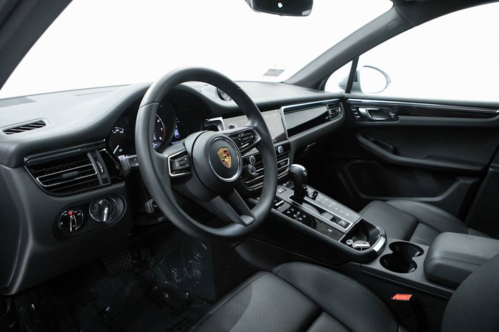Thumbnail: 2026 Porsche Macan - 2