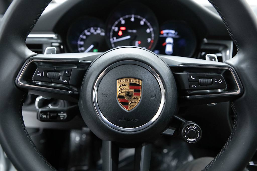 Thumbnail: 2026 Porsche Macan - 19