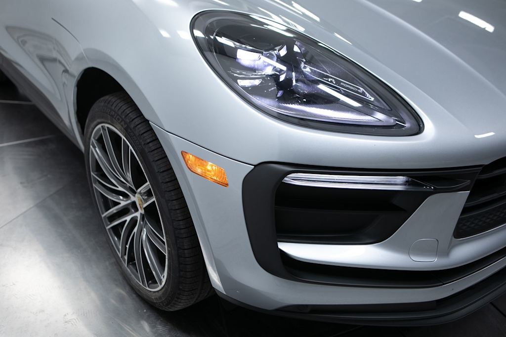 Thumbnail: 2026 Porsche Macan - 4
