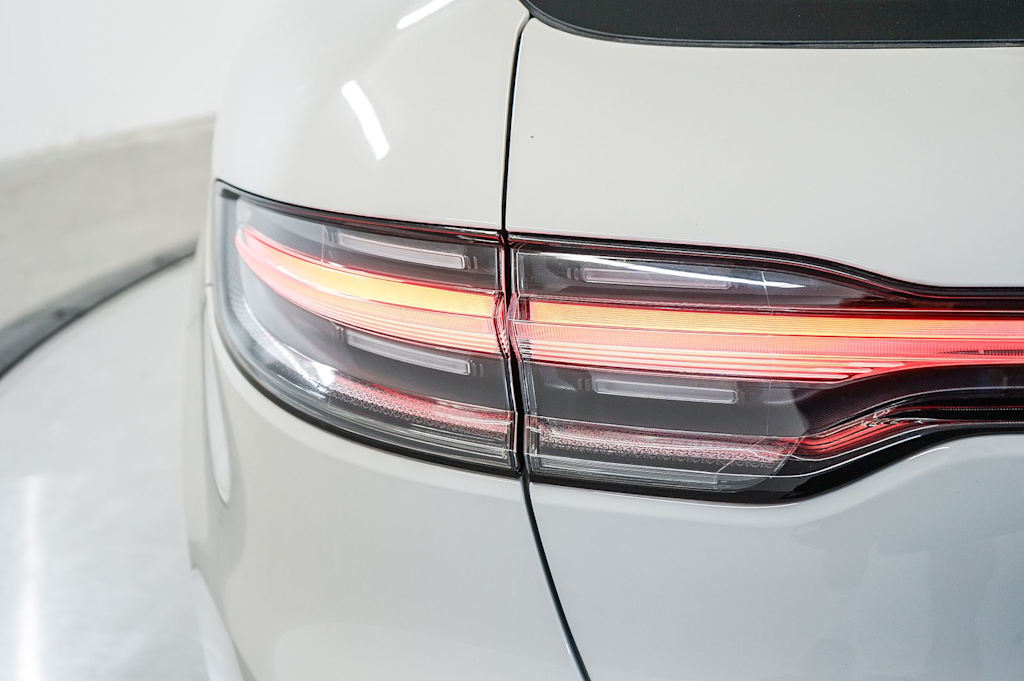 Thumbnail: 2026 Porsche Macan - 23