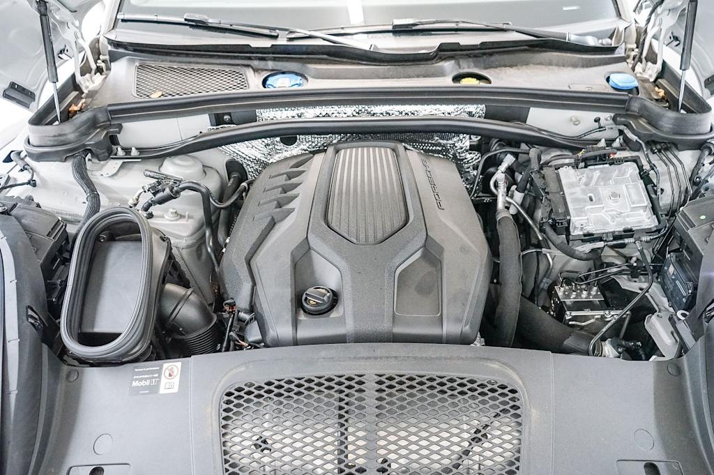 Thumbnail: 2026 Porsche Macan - 8
