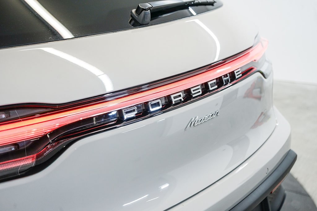 Thumbnail: 2026 Porsche Macan - 6