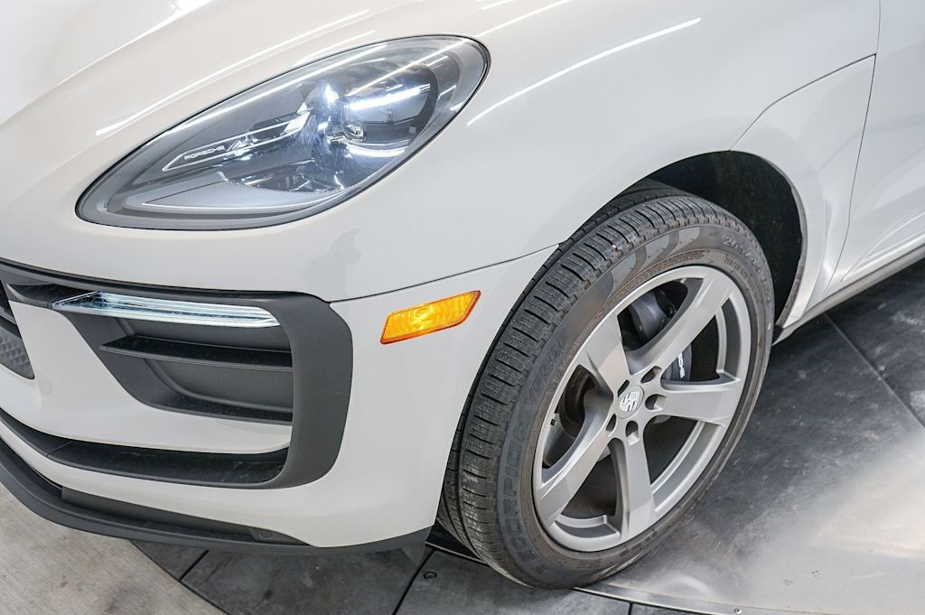 Thumbnail: 2026 Porsche Macan - 26