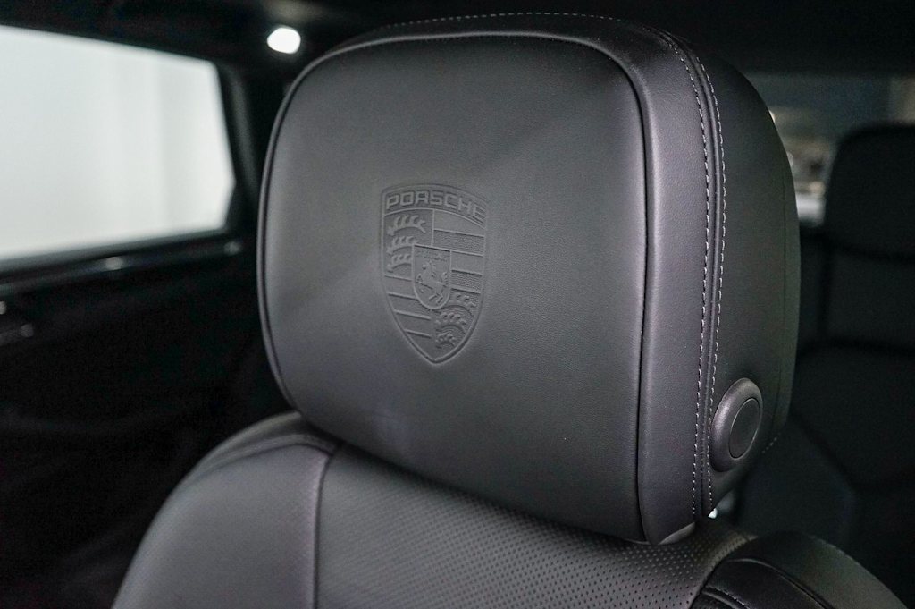 Thumbnail: 2026 Porsche Macan - 32