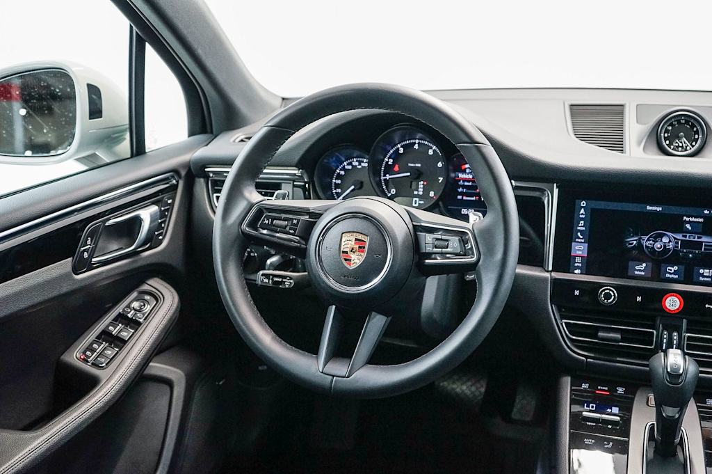 Thumbnail: 2026 Porsche Macan - 14