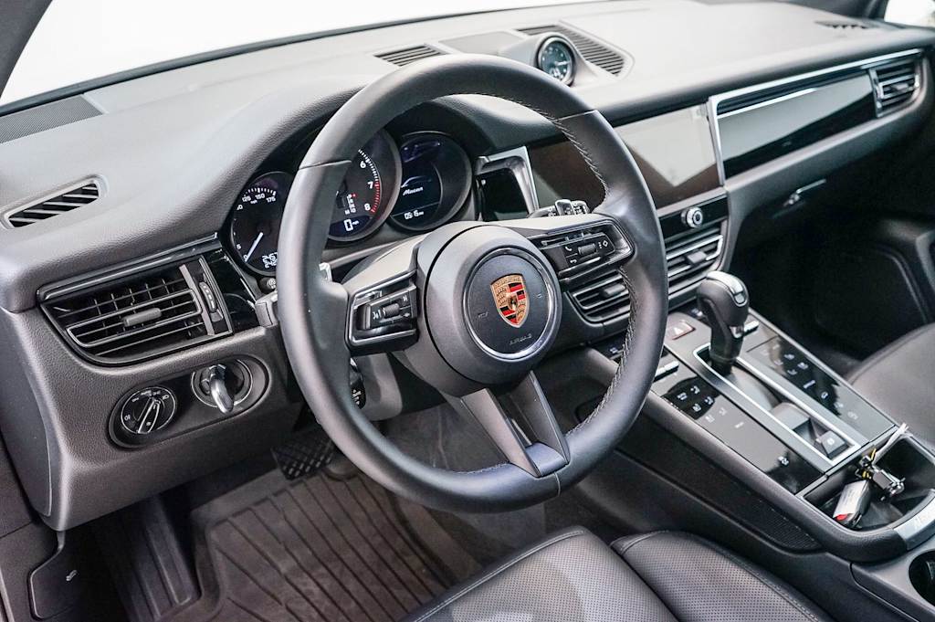 Thumbnail: 2026 Porsche Macan - 2