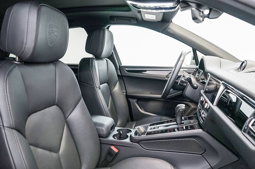 Thumbnail: 2026 Porsche Macan - 11