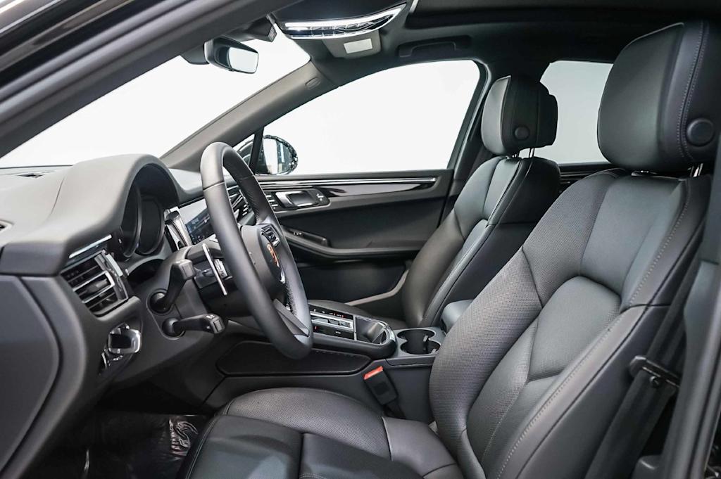 Thumbnail: 2026 Porsche Macan - 28