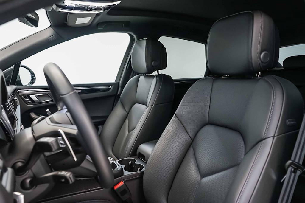 Thumbnail: 2026 Porsche Macan - 10