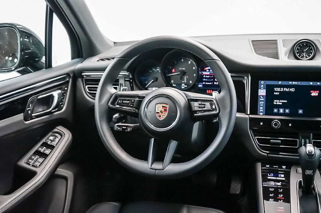 Thumbnail: 2026 Porsche Macan - 14