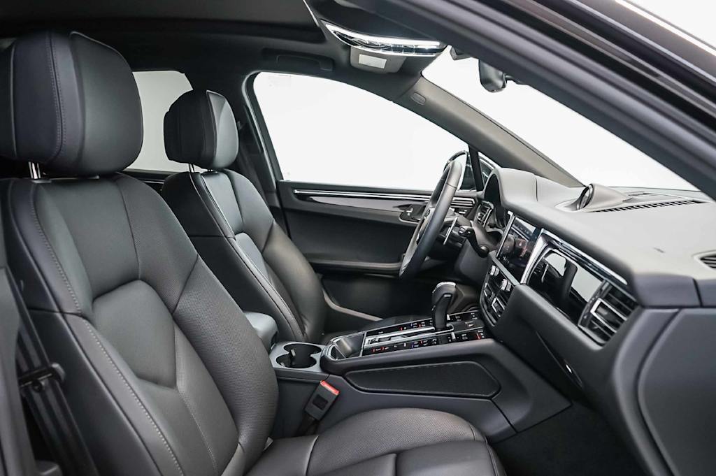 Thumbnail: 2026 Porsche Macan - 11