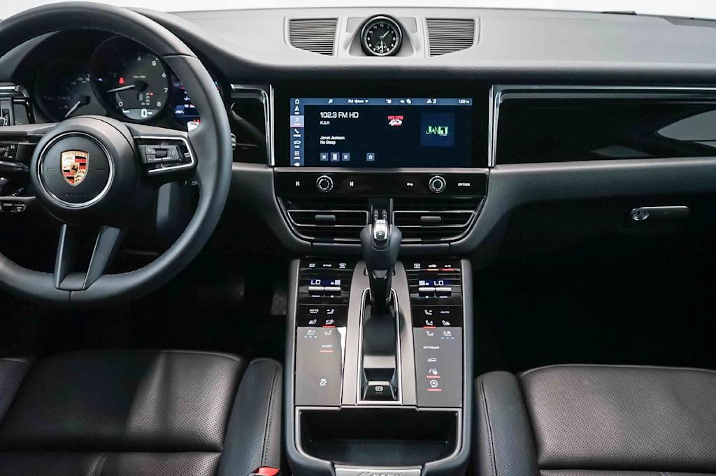 Thumbnail: 2026 Porsche Macan - 13