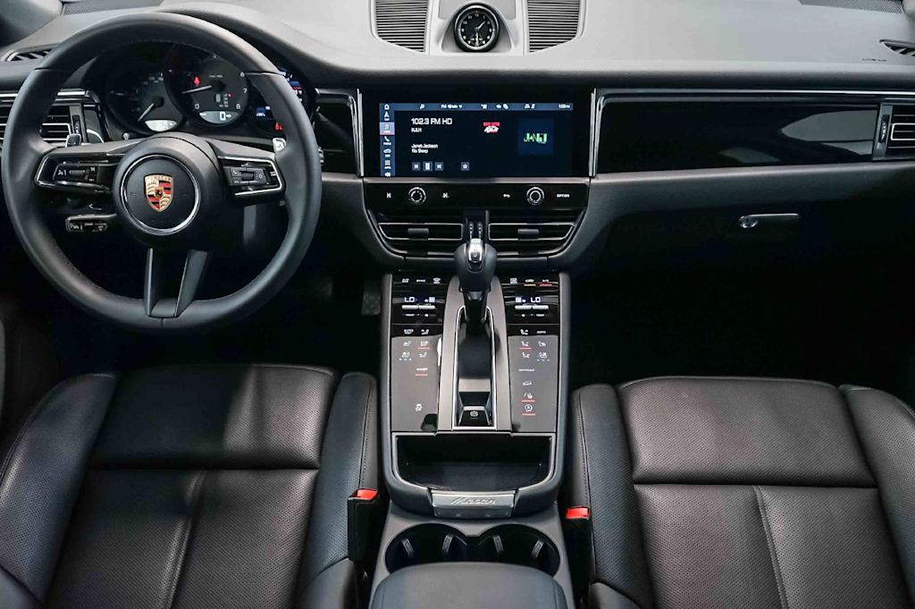 Thumbnail: 2026 Porsche Macan - 9