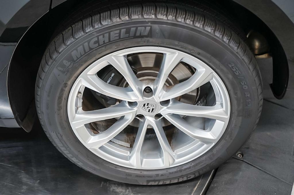 Thumbnail: 2026 Porsche Macan - 7