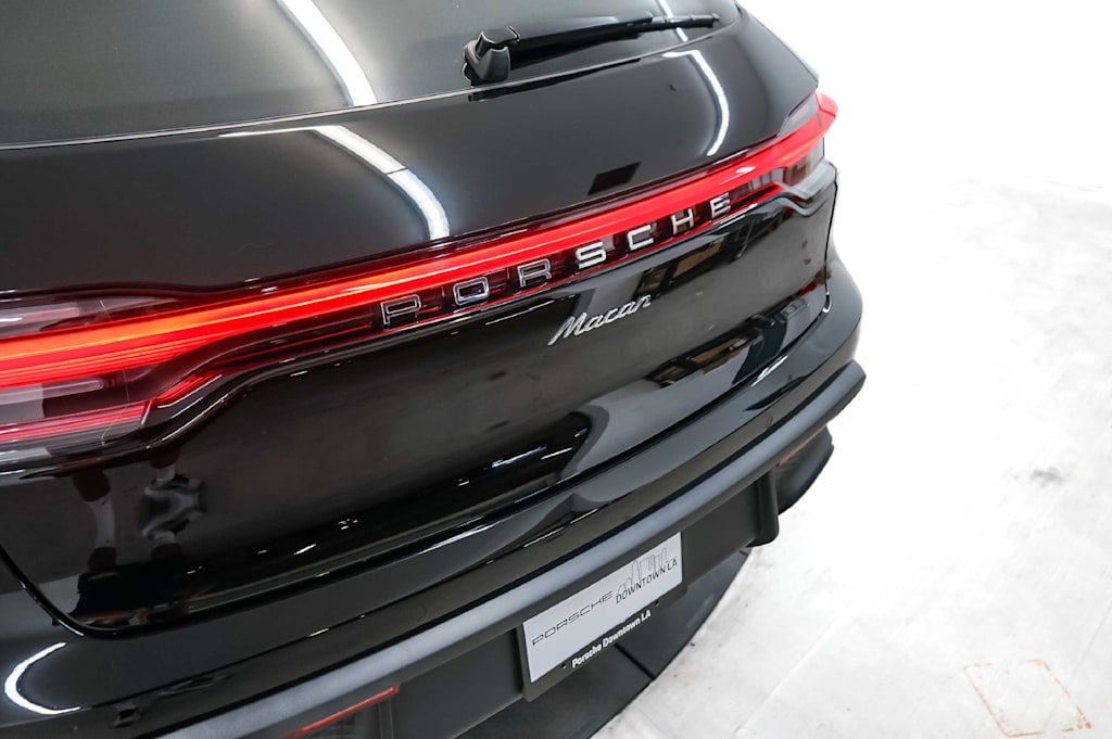 Thumbnail: 2026 Porsche Macan - 24