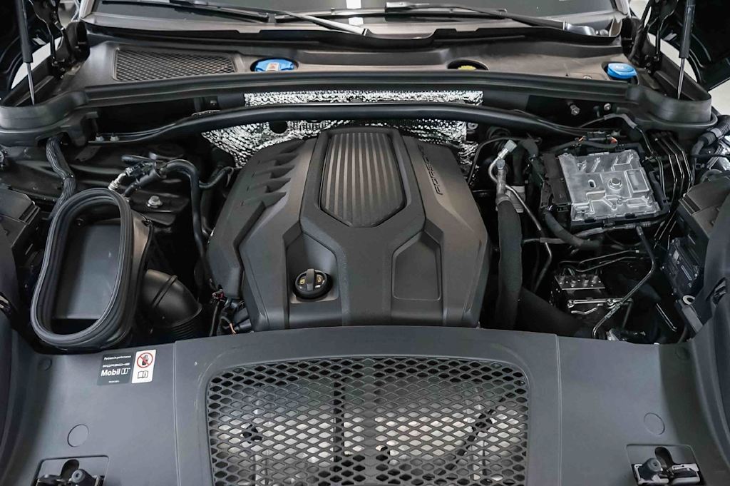 Thumbnail: 2026 Porsche Macan - 8