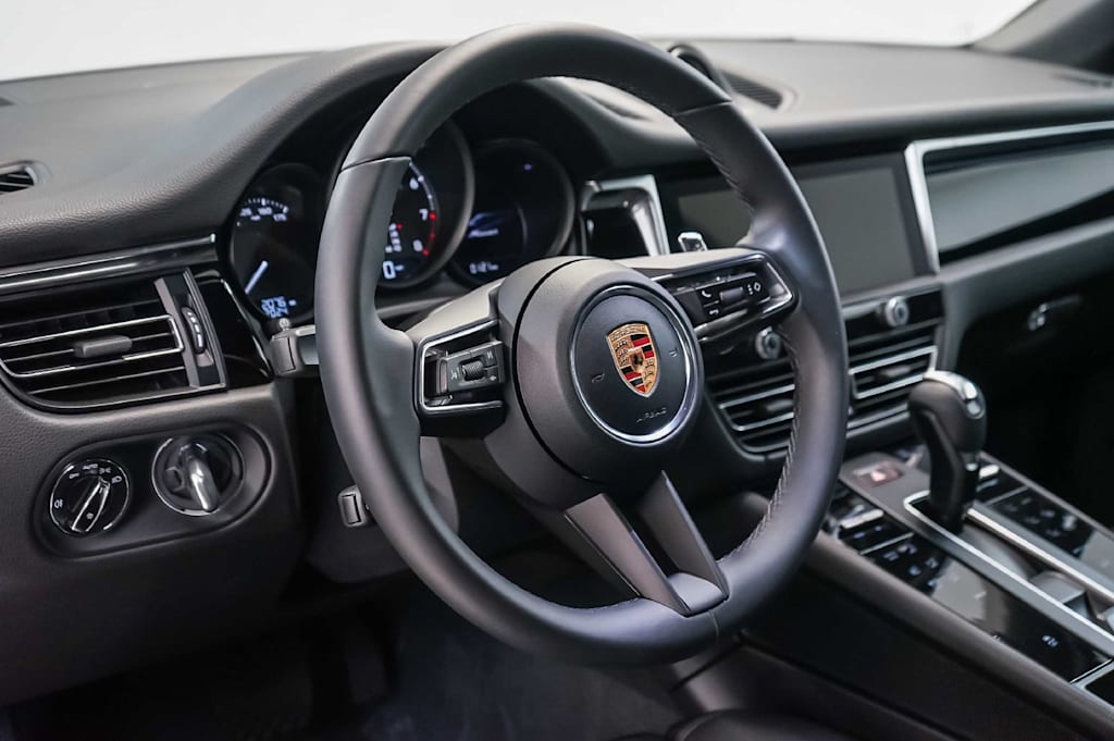Thumbnail: 2026 Porsche Macan - 2