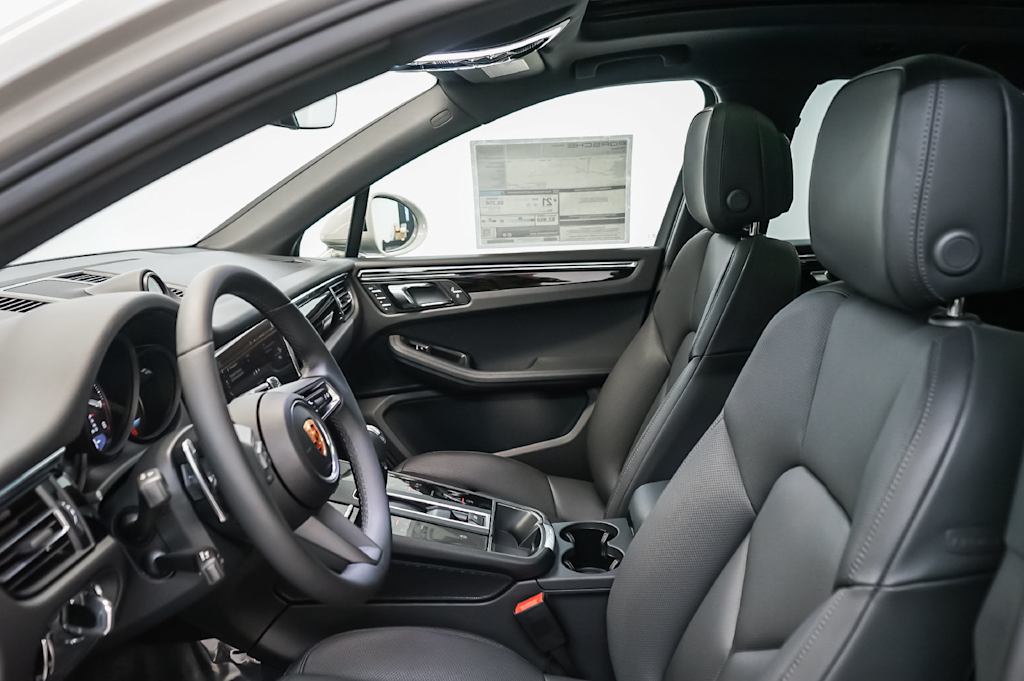 Thumbnail: 2026 Porsche Macan - 28