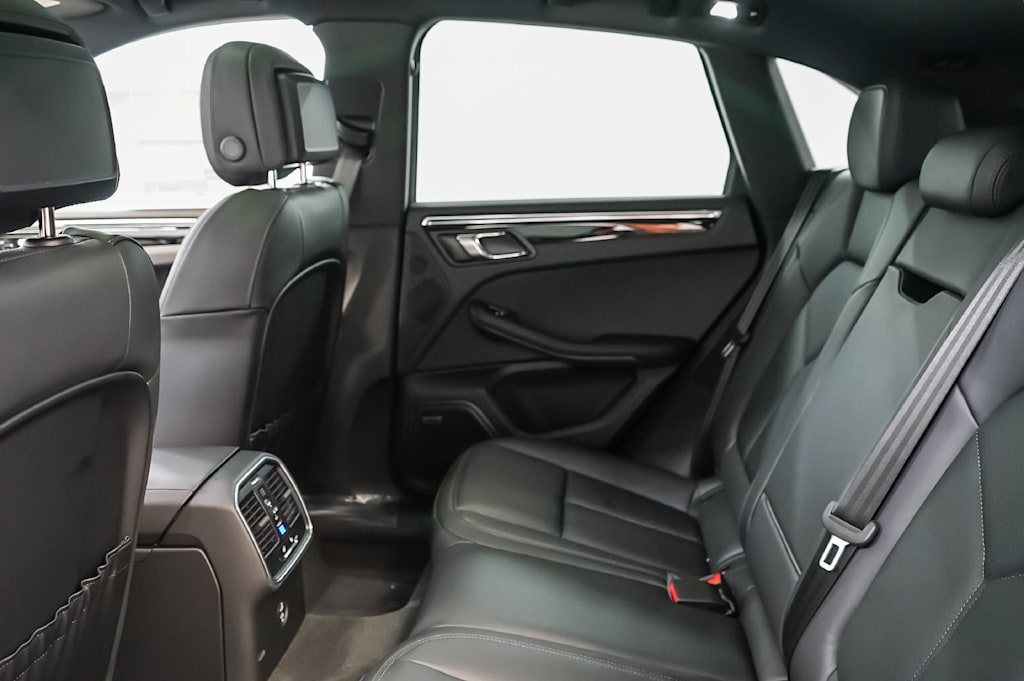 Thumbnail: 2026 Porsche Macan - 13