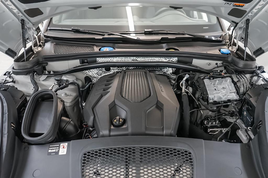 Thumbnail: 2026 Porsche Macan - 9
