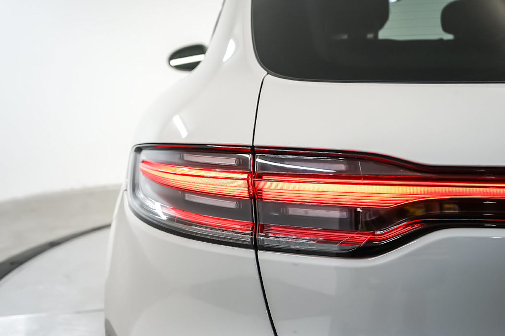 Thumbnail: 2026 Porsche Macan - 23