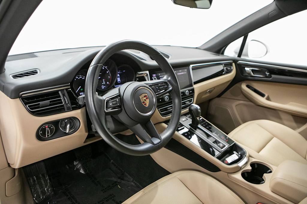 Thumbnail: 2024 Porsche Macan - 2