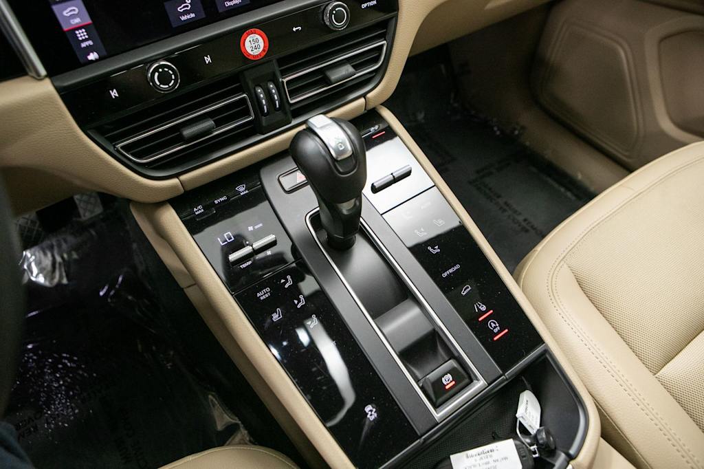 Thumbnail: 2024 Porsche Macan - 10