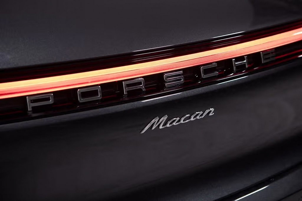 Thumbnail: 2025 Porsche Macan - 35