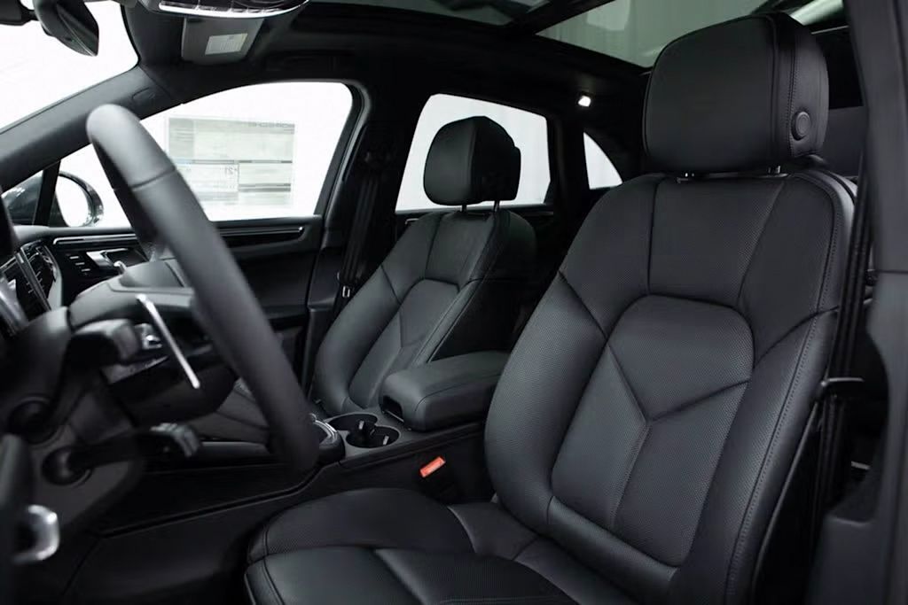 Thumbnail: 2025 Porsche Macan - 10